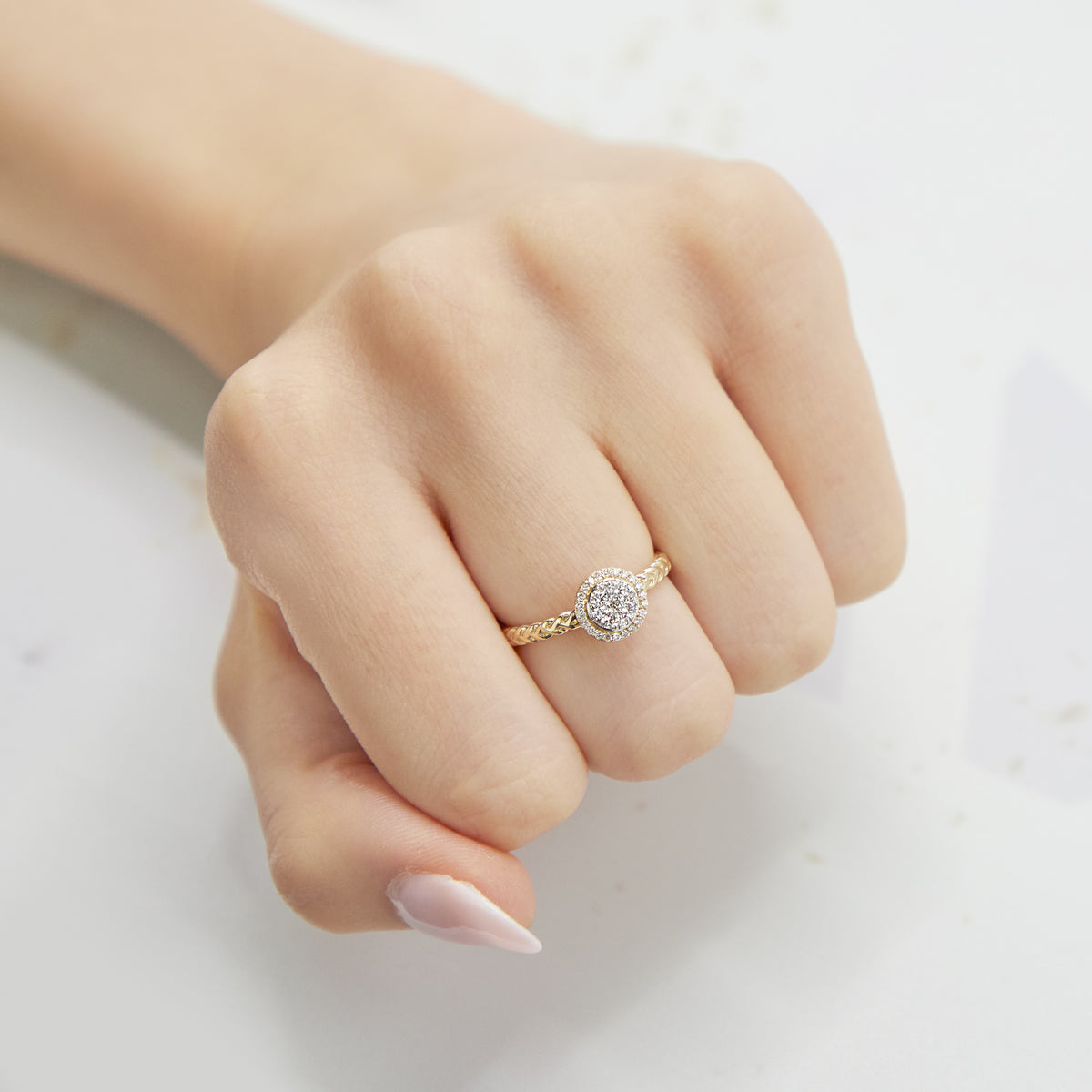 Round Illusion Ring